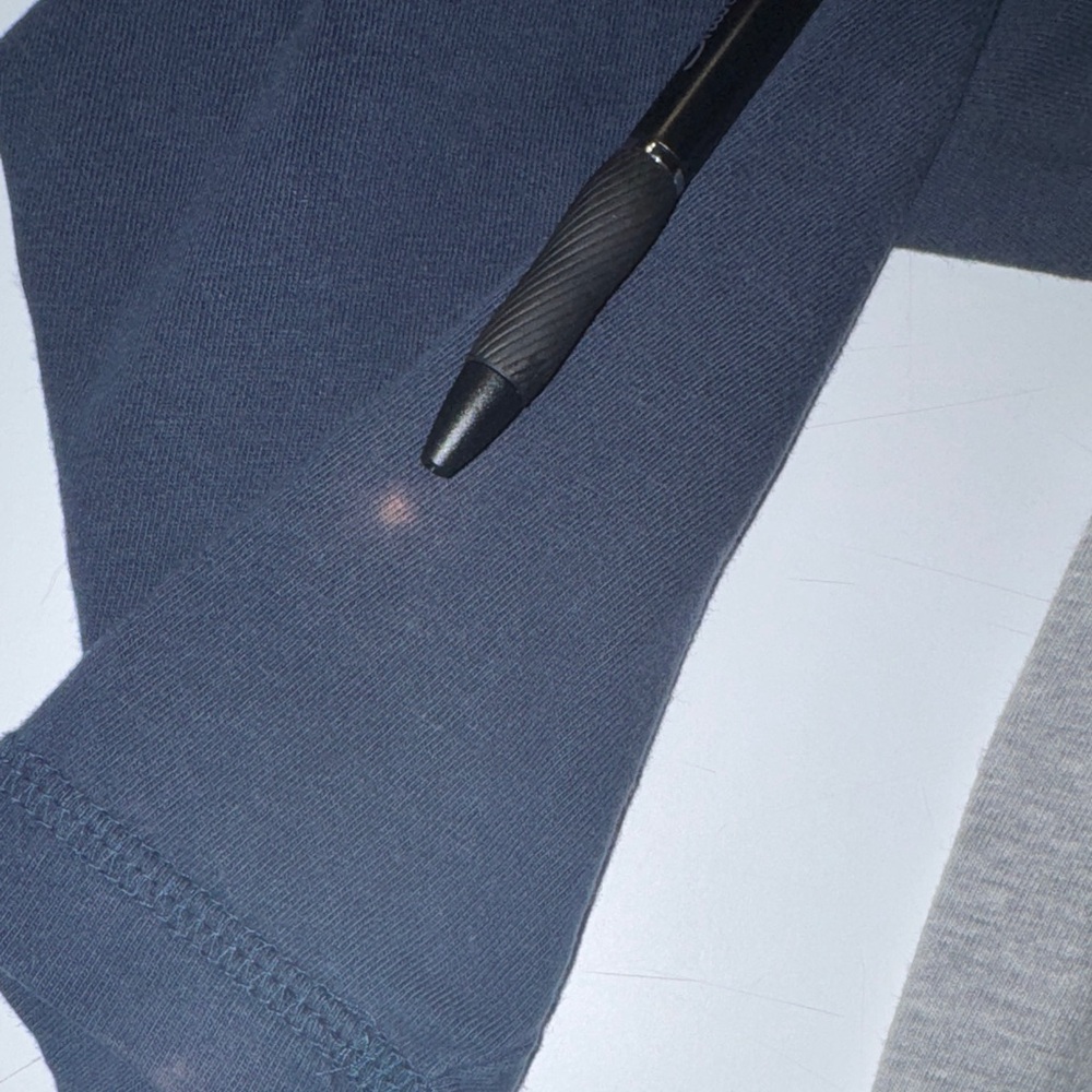 Super Cute Y2K Levi’s Silver Tab Gray and Navy Raglan‎ Shirt - Picture 5 of 6